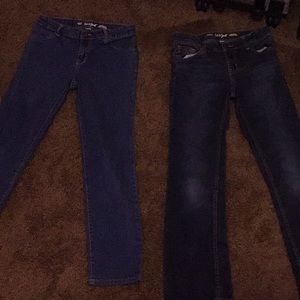 Two skinny jeans that stretch